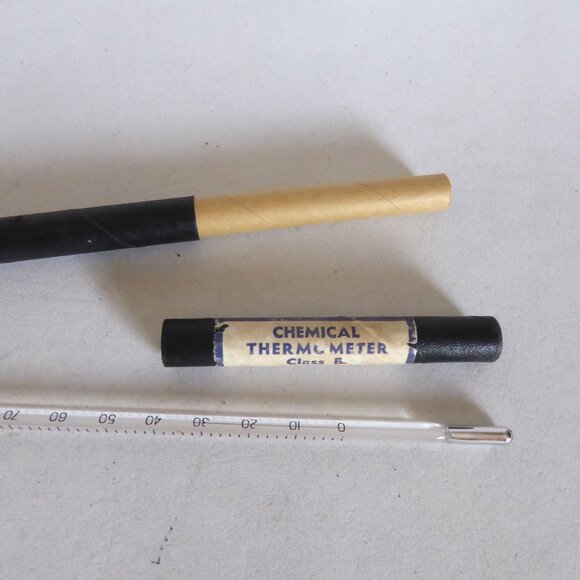 VINTAGE 12” SCIENCE LABORATORY CHEMICAL CLASS B GLASS THERMOMETER IN CASE - Picture 1 of 9